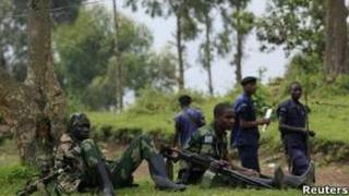Au moins un militaire a été tué et plusieurs autres blessés.