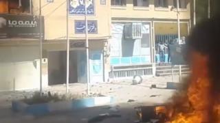 معترضان دفتر امام جمعه لردگان را به آتش کشیدهاند