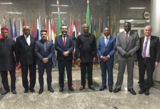 Comitiva brasileira em viagem para a África