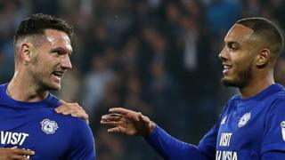 Kenneth Zohore a Nathaniel Mendez-Laing