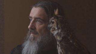 Os brasileiros que criam aves de rapina como águias, falcões e corujas Os brasileiros que criam aves de rapina como águias, falcões e corujas