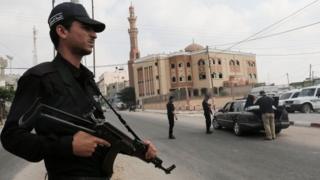 عناصر من حركة حماس في المنطقة الحدودية مع مصر