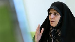 شهیندخت مولاوردی در دولت اول معاون امور زنان و در دولت دوم حسن روحانی دستیار او در حقوق شهروندی بوده است