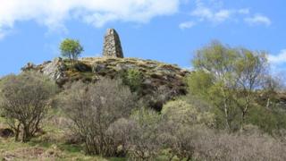 Carragh-cuimhne Nèill Rothaich