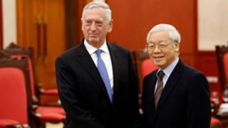 Tổng Bí thư Nguyễn Phú Trọng tiếp xã giao Bộ trưởng Quốc phòng James Mattis