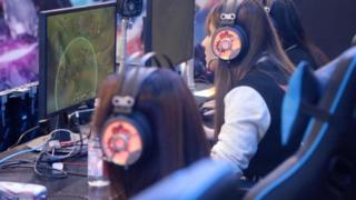 女性ゲーマー