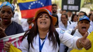 Protesto de trabalhadores da saúde, na Venezuela