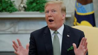 Дональд Трамп опять требует денег на стену