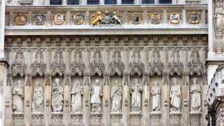 Porción de la puerta oeste de la abadía de Westminster.