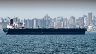 Tanquero petrolero en el lago de Maracaibo.