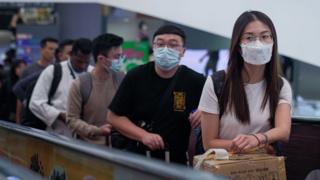 கொரோனா வைரஸ்: கோவிட்-19 குறித்த மூடக் கருத்துகளை மக்கள் ஏன் நம்புகிறார்கள்?