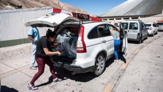 Argentinos en frontera con Chile