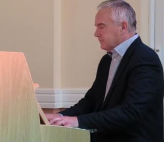 Huw Edwards entertaining the locals in Maenclochog on Friday night