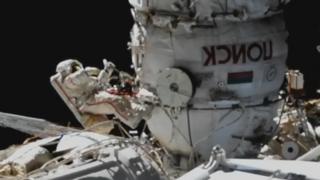 Олег Кононенко в открытом космосе