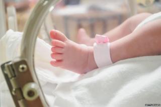 गेल्या वर्षभरात झालेल्या एकूण बालमृत्यूंपैकी 65% बालकांचा मृत्यू हा जन्मल्यानंतर महिनाभरातच झाला आहे.