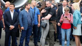 Олег Сенцов с родственницей и президент Зеленский