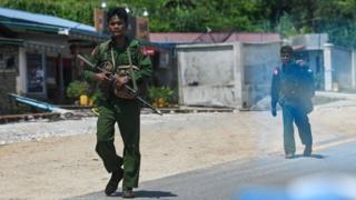 တပ်မတော် တပ်ဖွဲ့ဝင် နှစ်ယောက်