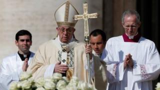 Giáo Hoàng Francis chủ trì Lễ Phục sinh ở Quảng trường St Peter, Thành phố Vatican vào ngày Chúa nhật Phục sinh 1/4- ngày thiêng liêng nhất của Ki tô giáo.