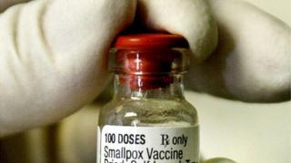 Флакон вакцины против оспы
