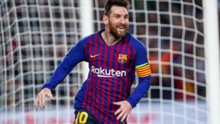 Lionel Messi celebra su primer gol de la noche contra Liverpool.