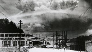 1945年8月9日上午11時02分长崎遭受原子弹攻击瞬间当地拍摄的一张照片