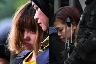 Composite image of Doan Thi Huong (left) and Siti Aisyah (right) outside court in Malaysia, accompanied by guards. 1 March 2017.