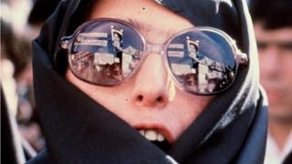 1979 yılı başında İran Şahı Rıza Pehlevi "kısa bir tatil" için ülkeden ayrıldı, ancak bu ülkede 38 yıldır devam eden Şah rejiminin sonu oldu
