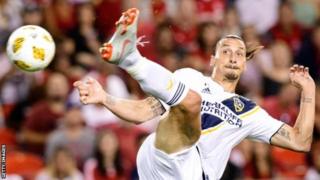 Zlatan Ibrahimovic yinjiye muri LA Galaxy yijanye inyuma yaho aviriye muri Manchester United