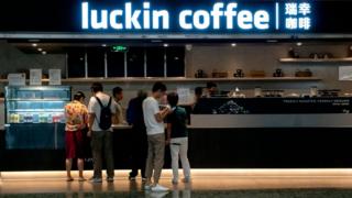 Магазин Luckin Coffee в международном аэропорту Пекина Дасин.