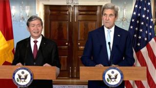 Họp báo giữa hai ông Đinh Thế Huynh và John Kerry