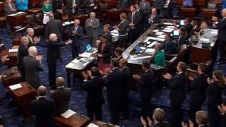 Soo dhaweyn loo sameeyay Senator John McCain oo gobolka Arizona loogaga baxnaaninayay kansar kaga dhacay maskaxda