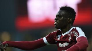 L'ailier international sénégalais, Ismaïla Sarr, déclare avoir rejeté une offre de Barcelone pour s'engager aux côtés de Rennes.
