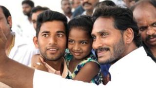 ஆந்திர மாநிலத்தில் கஷ்ட சுழல்களையும் மீறி உறுதியாய் எழுந்துள்ள ஜெகன் மோகன் ரெட்டி