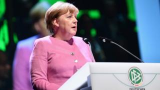 Ra'isal wasaare Angela Merkel