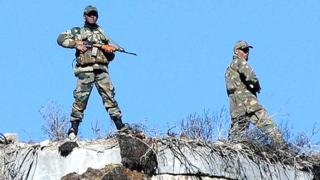 AFSPA कायद्यानुसार सुरक्षा दलांना लोकांची चौकशी आणि कारवाई करण्याचे विशेष अधिकार मिळाले होते.