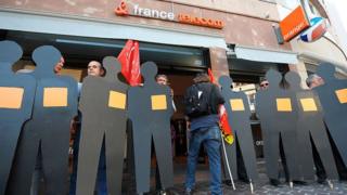 protestos em frente à France Télécom