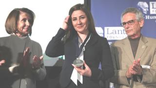 Bà Nancy Pelosi, nghị sỹ Iraq bà Vian Dakhil nhận giải Nhân quyền 2016 và dân biểu Liên bang Mỹ Alan Lowenthal