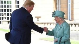 Presiden Trump dan Ratu Elizabeth.