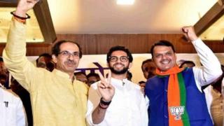 આદિત્ય ઠાકરે, ઉદ્ધવ ઠાકરે અને દેવેન્દ્ર ફડણવીસ
