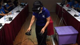 VR