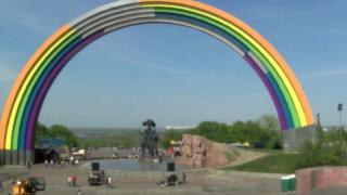 Раскрашенная Арка дружбы народов