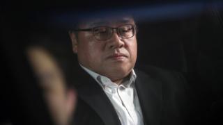 Бывший высокопоставленный президентский секретарь Чонг-бум доставлен в центр заключения на юге Сеула, Южная Корея, 3 ноября 2016 года.