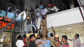 চলছে উদ্ধার অভিযান
