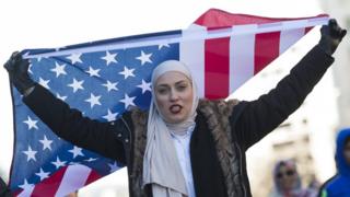 Gudaha Mareykanka weli waxaa ka jiro carada ka dhalatay xayiraadda socdaalka ee Trump uu saaray 7 dal oo Muslimiin ah
