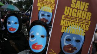 Unjuk rasa memprotes kekerasan dan perlakuan terhadap Muslim Uighur