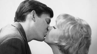 kissing