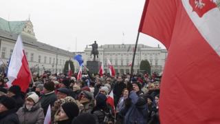 Накануне протестующие собрались напротив президентского дворца, а затем двинулись к Сейму