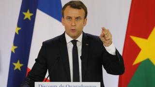 emmanuel macron propose de changer le nom du franc cfa, proposition cosmétique