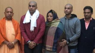 बुलंदशहर हिंसा में मारे गए इंस्पेक्टर सुबोध के परिजनों ने सीएम योगी आदित्यनाथ से मुलाक़ात की