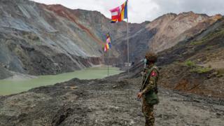 Myanmar Solider en la mina